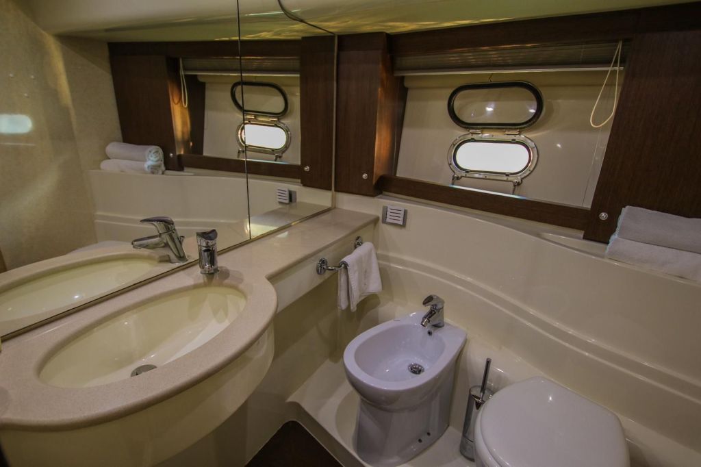 Ferreti 591 bathroom